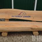 Waldbank mit Firmen Logo